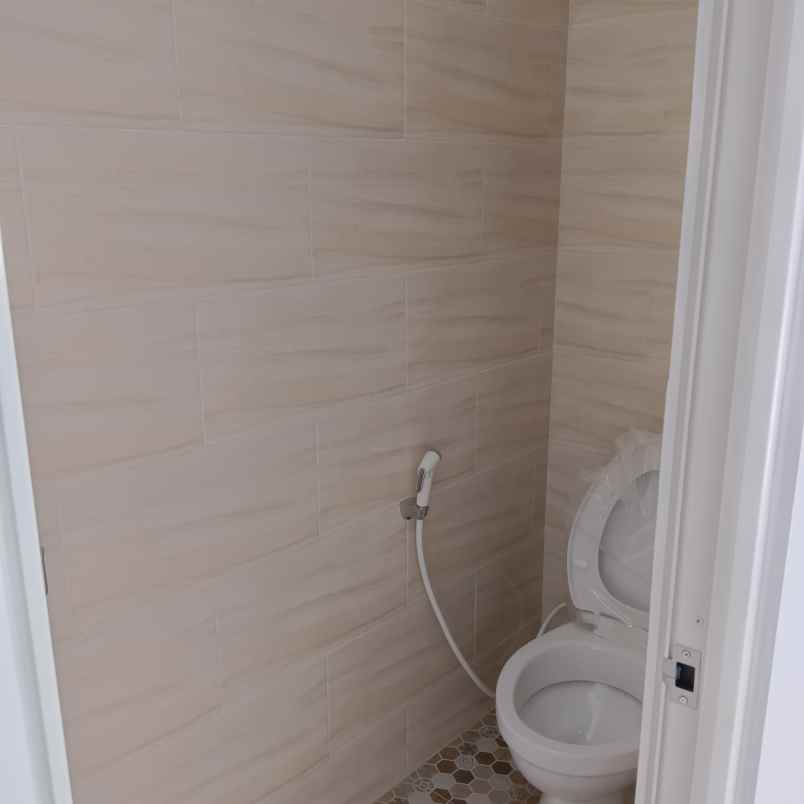 dijual rumah jl benda barat raya