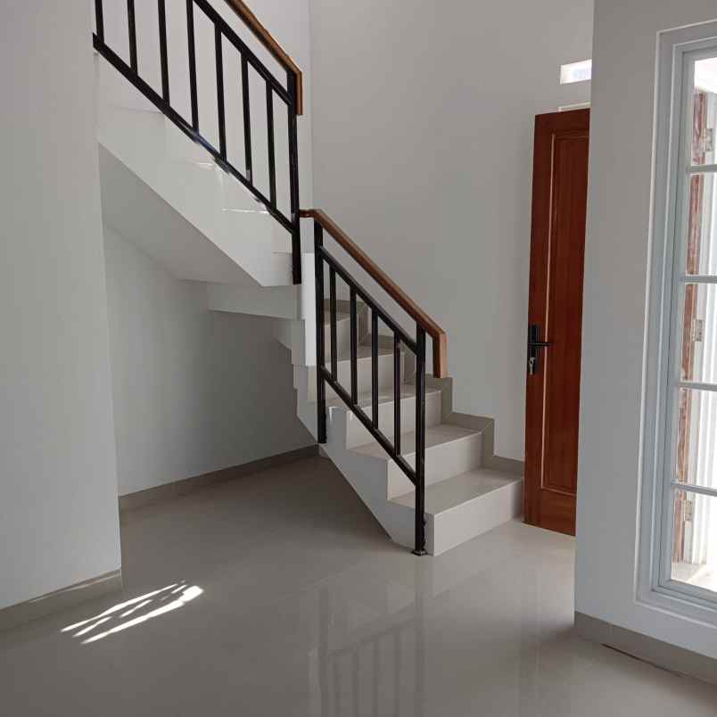 dijual rumah jl benda barat raya