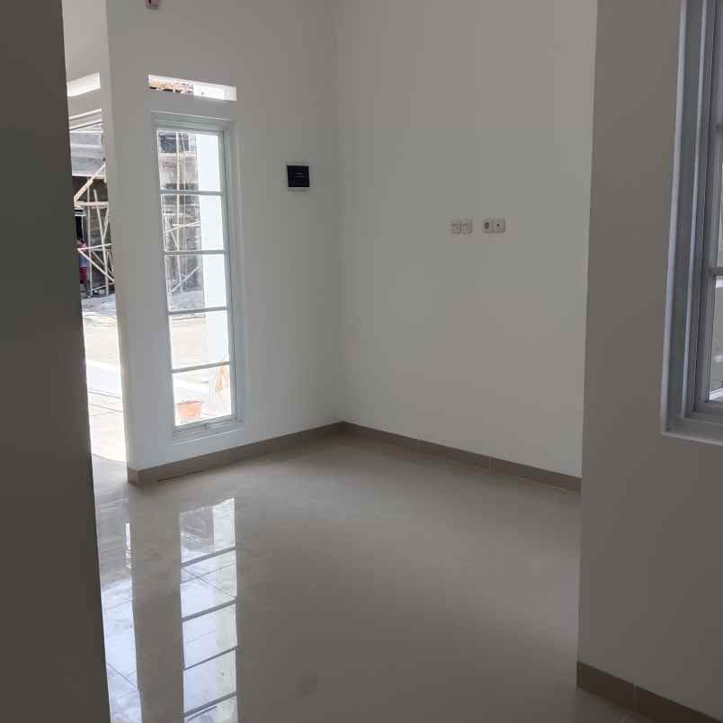 dijual rumah jl benda barat raya