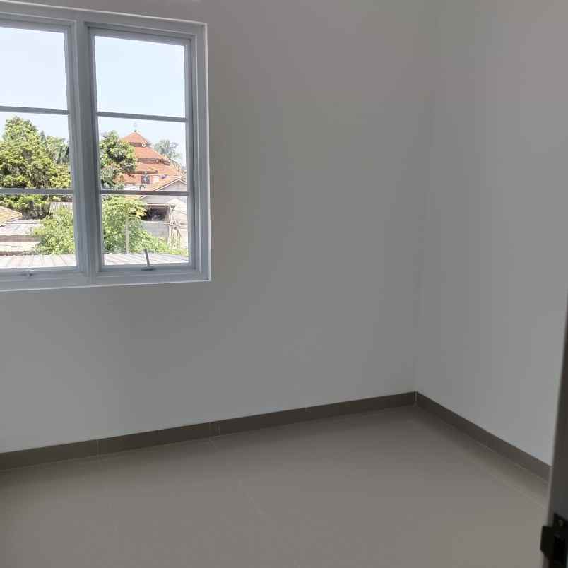 dijual rumah jl benda barat raya