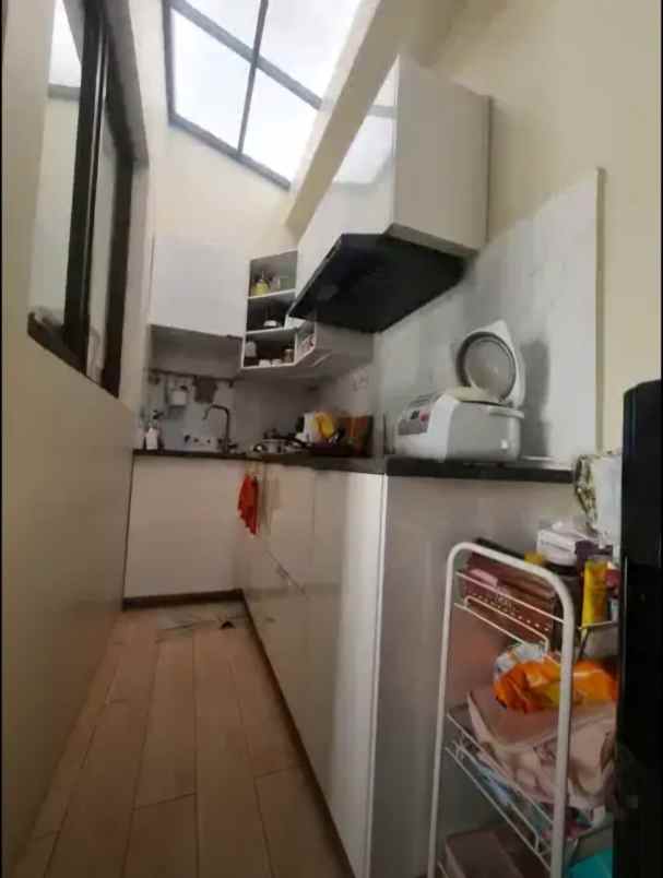 dijual rumah jl bsd raya vanya park