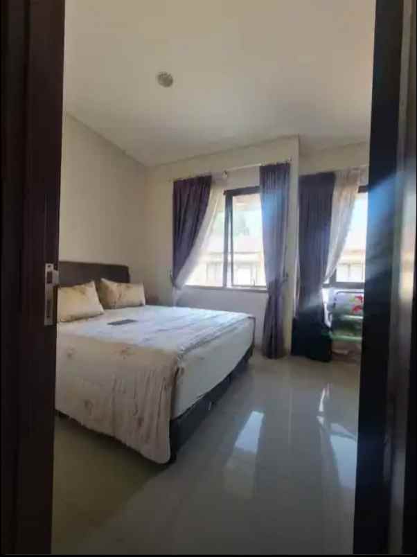 dijual rumah jl bsd raya vanya park