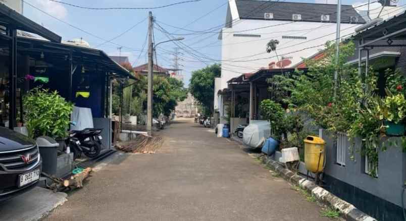 dijual rumah jl ciracas jakarta timur