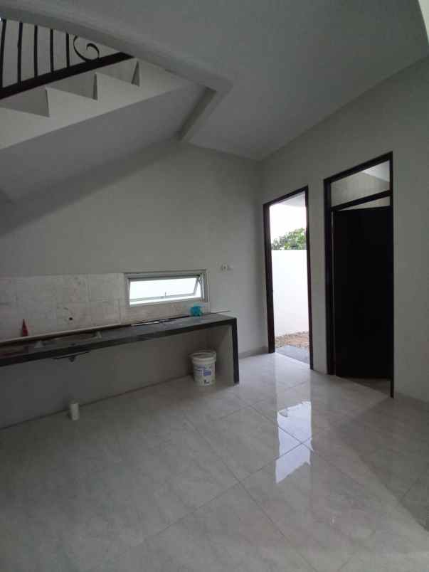 dijual rumah jl kalimulya cilodong