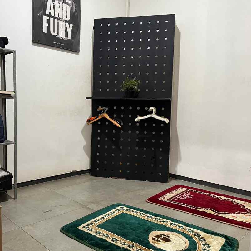 dijual rumah jl karawitan solontongan