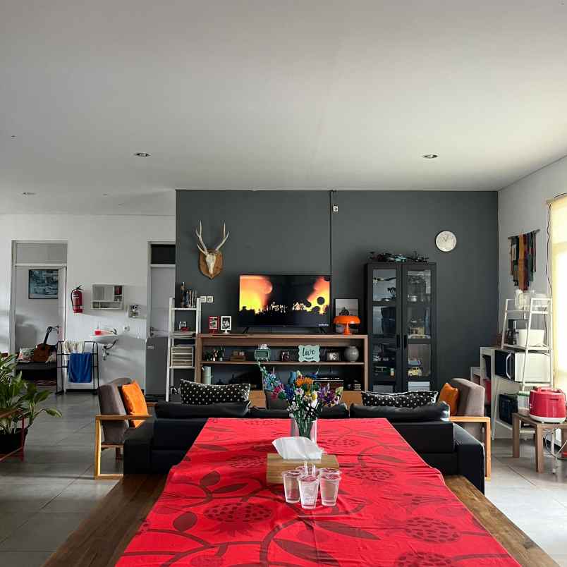 dijual rumah jl karawitan solontongan