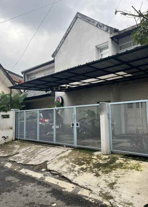 dijual rumah jl karawitan solontongan