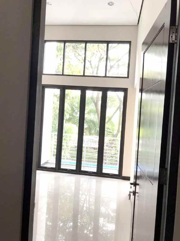 dijual rumah jl kertomenanggal