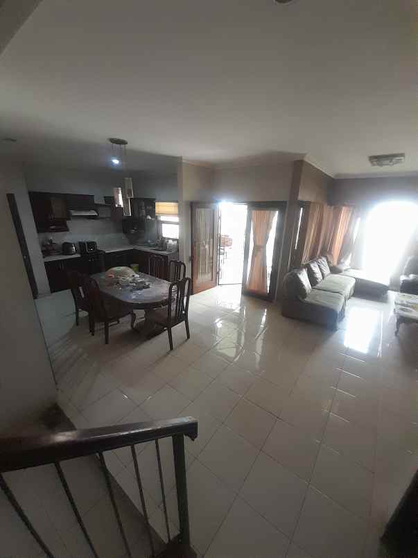 dijual rumah jl kolonel masturi