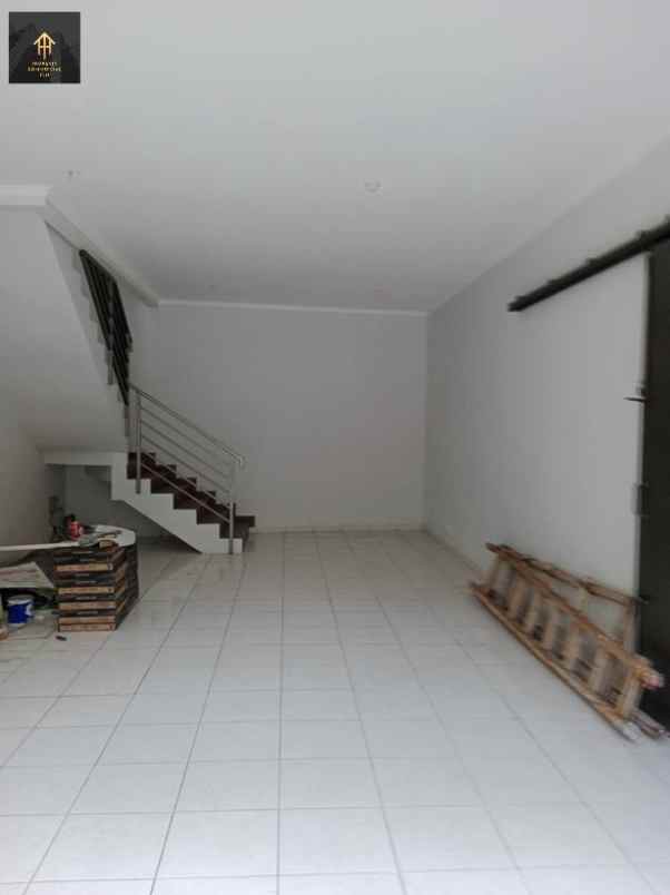 dijual rumah jl komplek mekar wangi