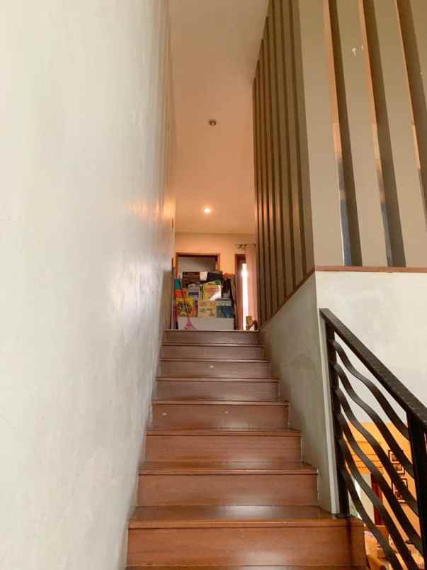 dijual rumah jl megapolitan cinere depok