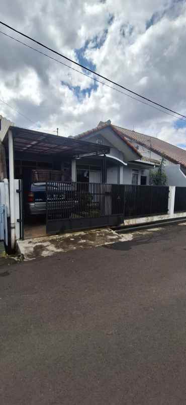 dijual rumah jl olahraga arcamanik