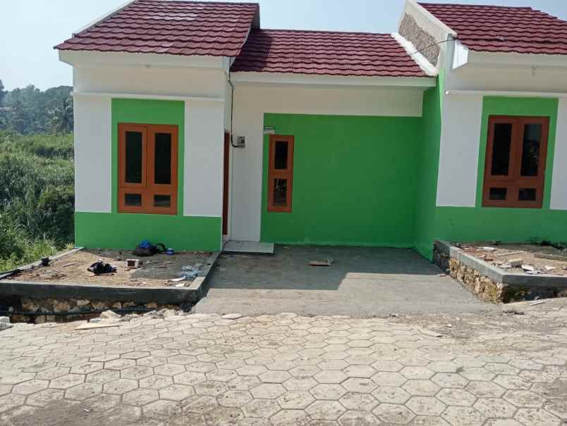 dijual rumah jl raya citatah cipatat