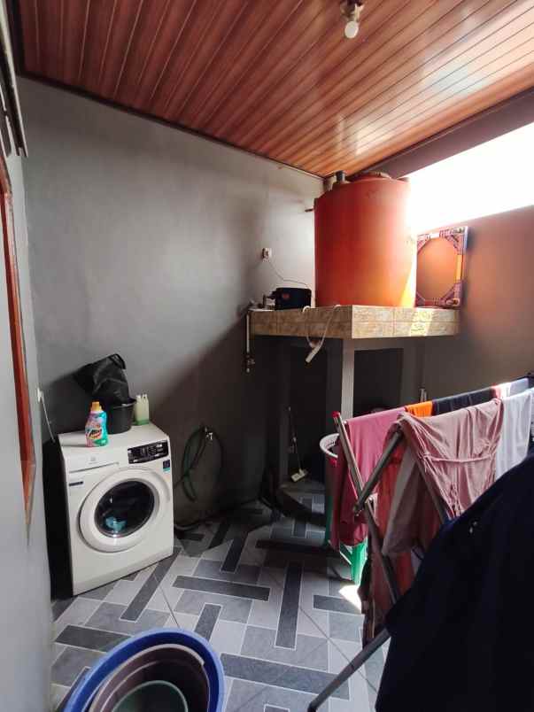 dijual rumah jl salak