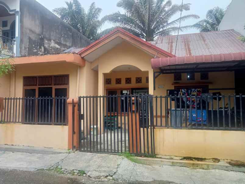 dijual rumah jl soebrantas