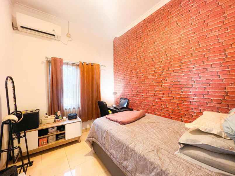 dijual rumah jl tanjung barat jakarta