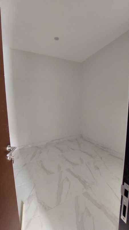 dijual rumah karang asem