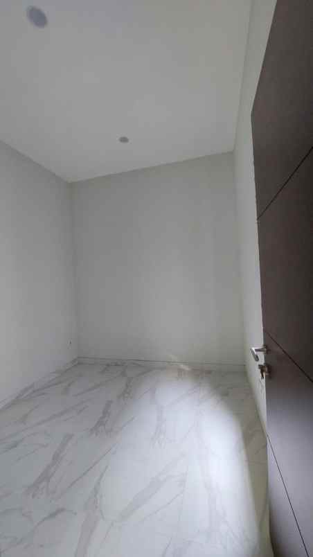 dijual rumah karang asem