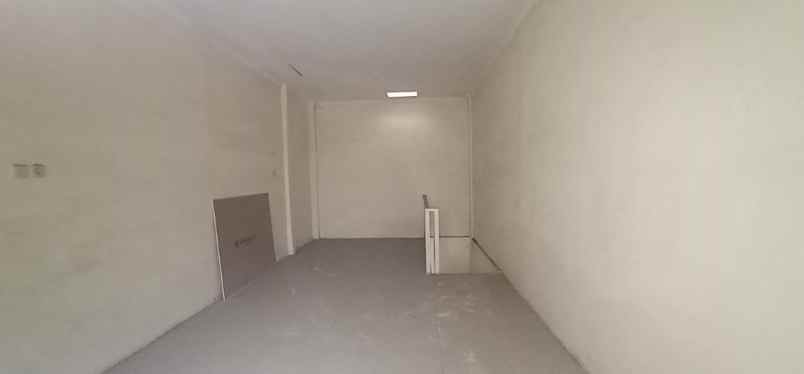 dijual rumah karang satria