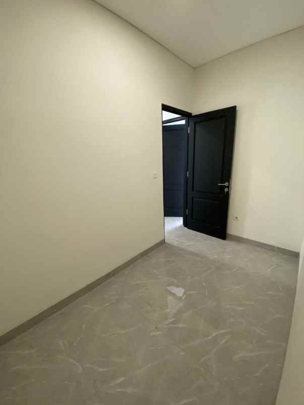 dijual rumah karang tengah jakbar tgr