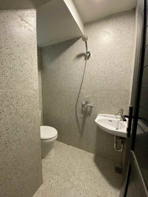 dijual rumah karang tengah jakbar tgr