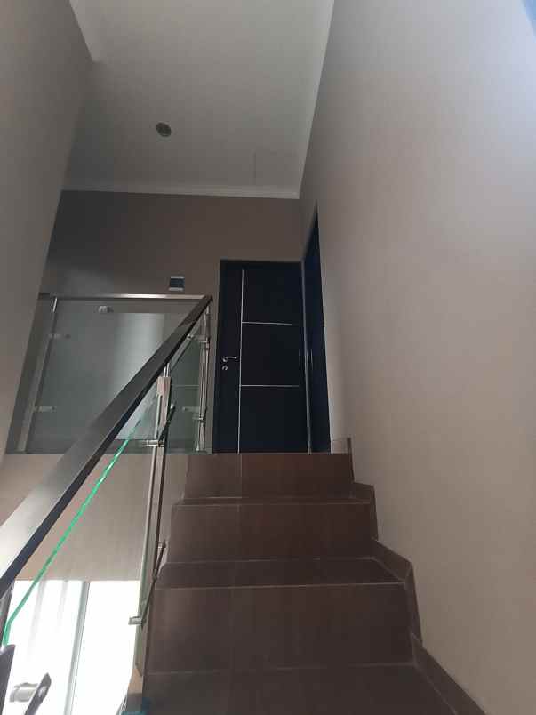 dijual rumah kayana regency