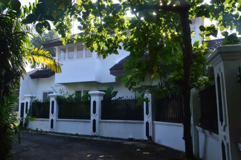 dijual rumah kemang timur bangka