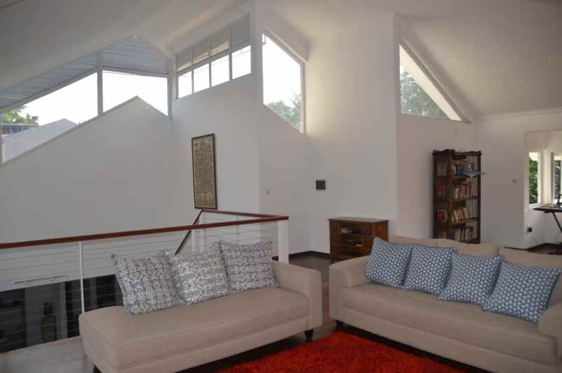 dijual rumah kemang timur bangka