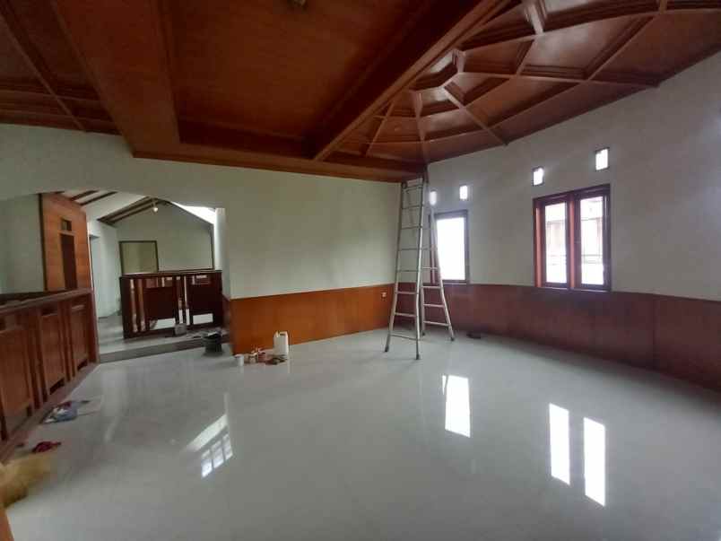 dijual rumah kiarasari permai