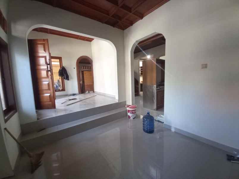 dijual rumah kiarasari permai