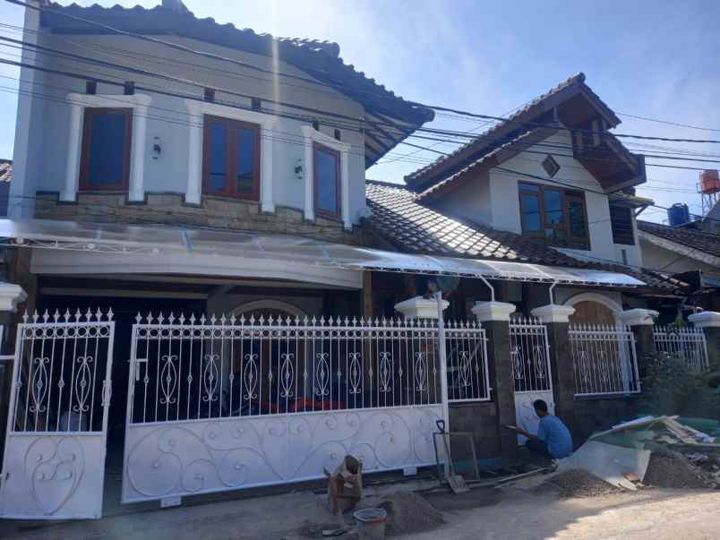 dijual rumah kiarasari permai