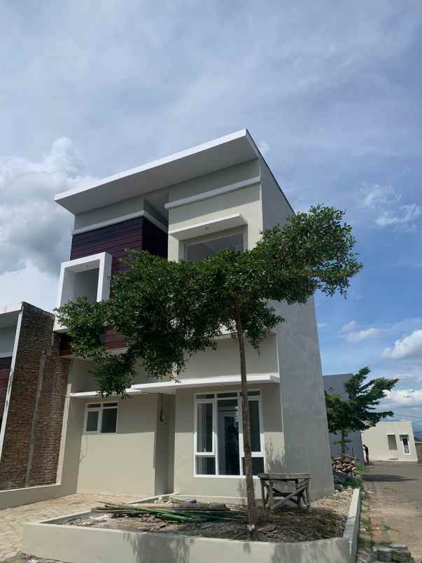 dijual rumah klayatan gg 3 sukun kota