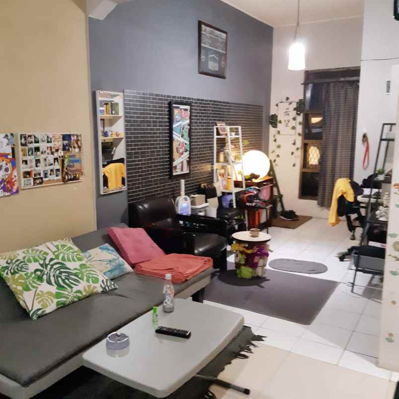 dijual rumah komplek adipura cluster