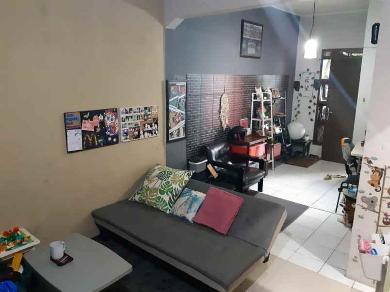 dijual rumah komplek adipura cluster