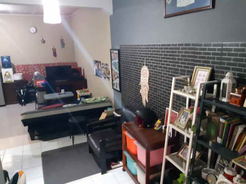 dijual rumah komplek adipura cluster