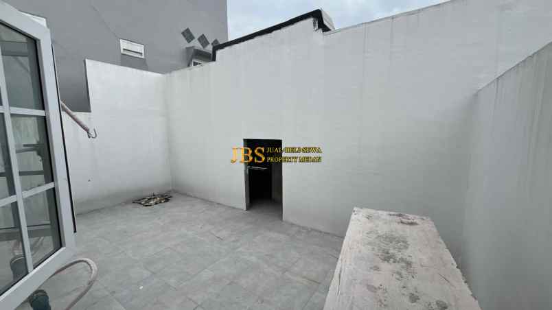 dijual rumah komplek aston villa jalan