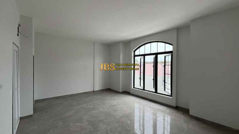 dijual rumah komplek aston villa jalan