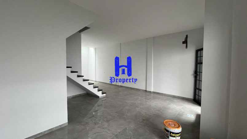 dijual rumah komplek aston villa jalan