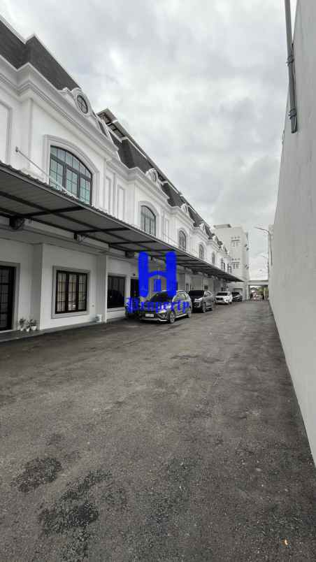 dijual rumah komplek aston villa jalan