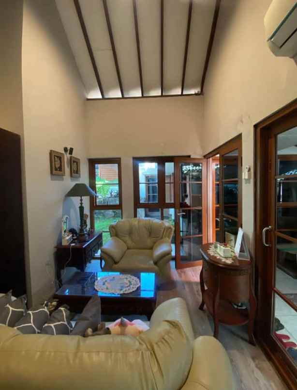 dijual rumah komplek dalem wangi dago