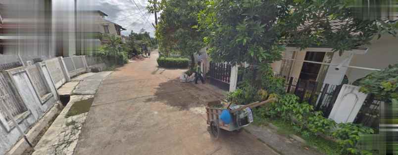 dijual rumah komplek di serua