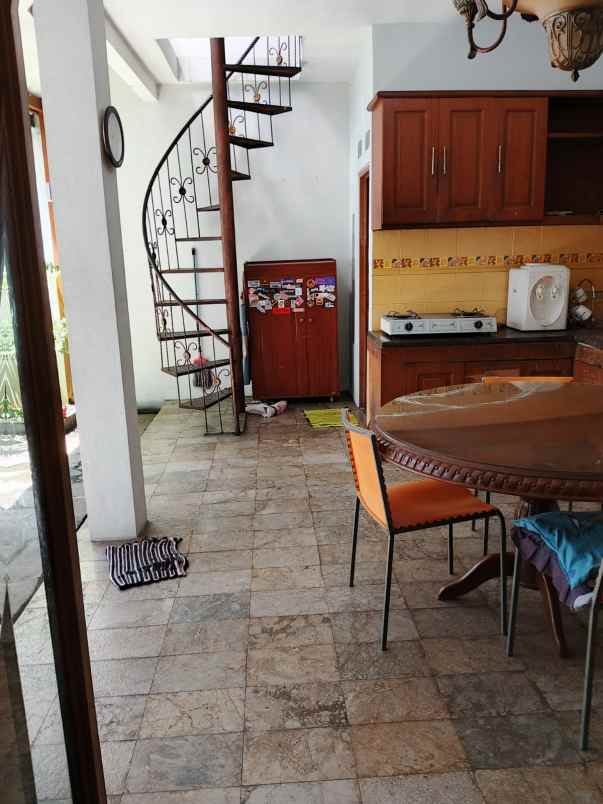 dijual rumah komplek elit setra dago