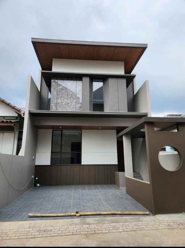 dijual rumah komplek elit setra duta