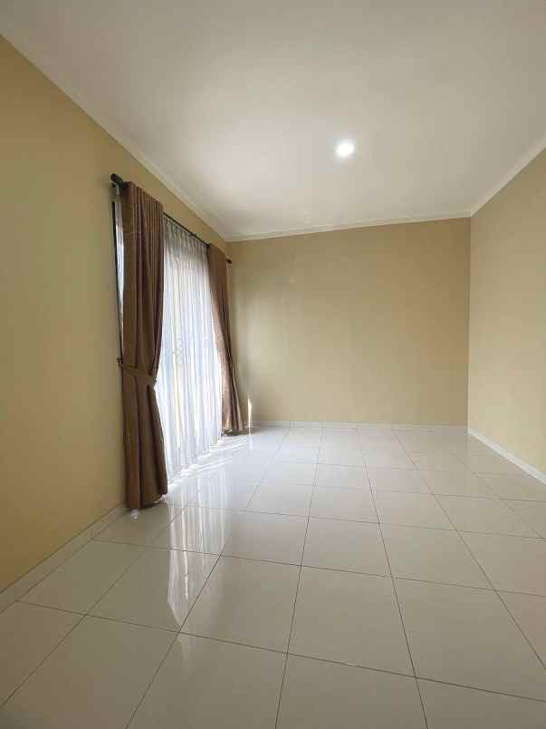 dijual rumah komplek graha raya bintaro