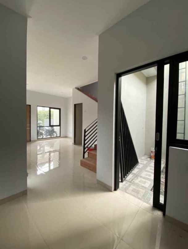 dijual rumah komplek kiarasari asri