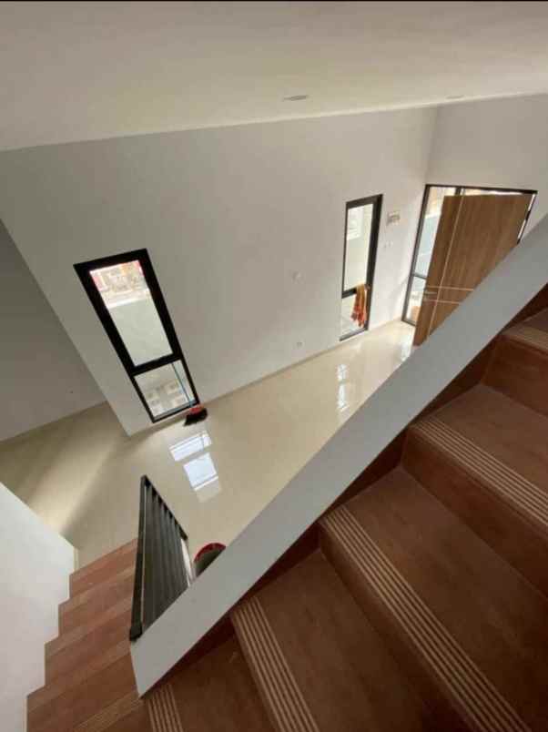 dijual rumah komplek kiarasari asri