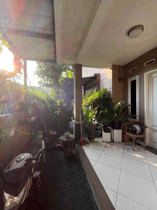 dijual rumah komplek margawangi