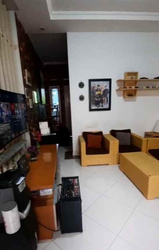 dijual rumah komplek margawangi