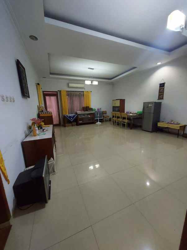 dijual rumah komplek turangga