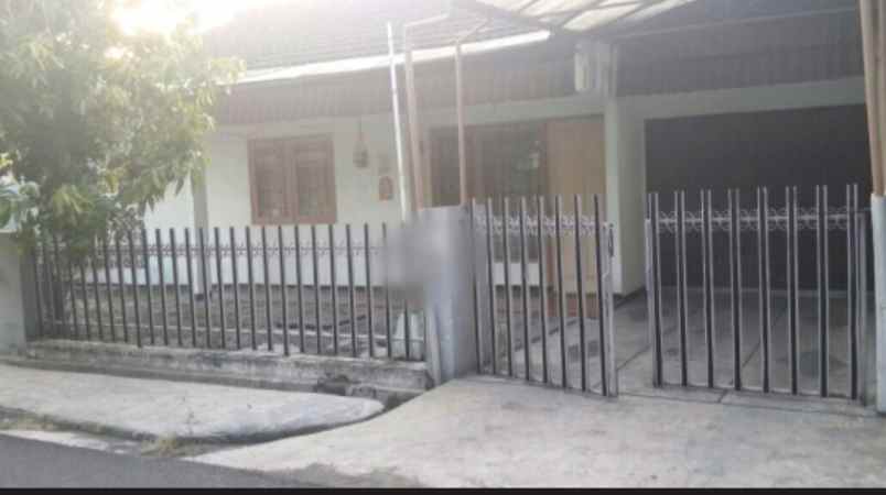dijual rumah kutisari indah